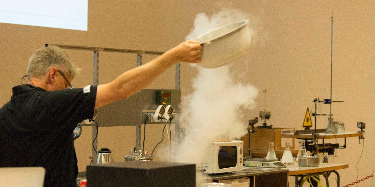 Demopraktikum Bühne 1300x650