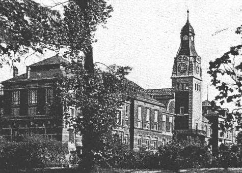 Füsikalisches Institut vom Herrengarten aus gesehen
Festschrift zur Feier der Eröffnung der Erweiterungsbauten am 23. Juli 1908
Die Grossherzogliche Technische Hochschule zu Darmstadt